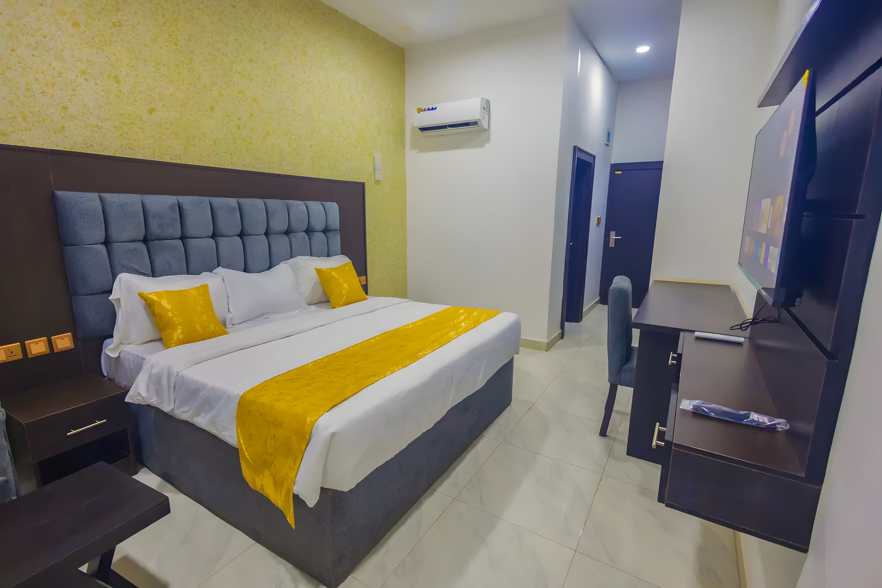 Deluxe Room at Diplomat Enclave Suites with a flat-screen TV