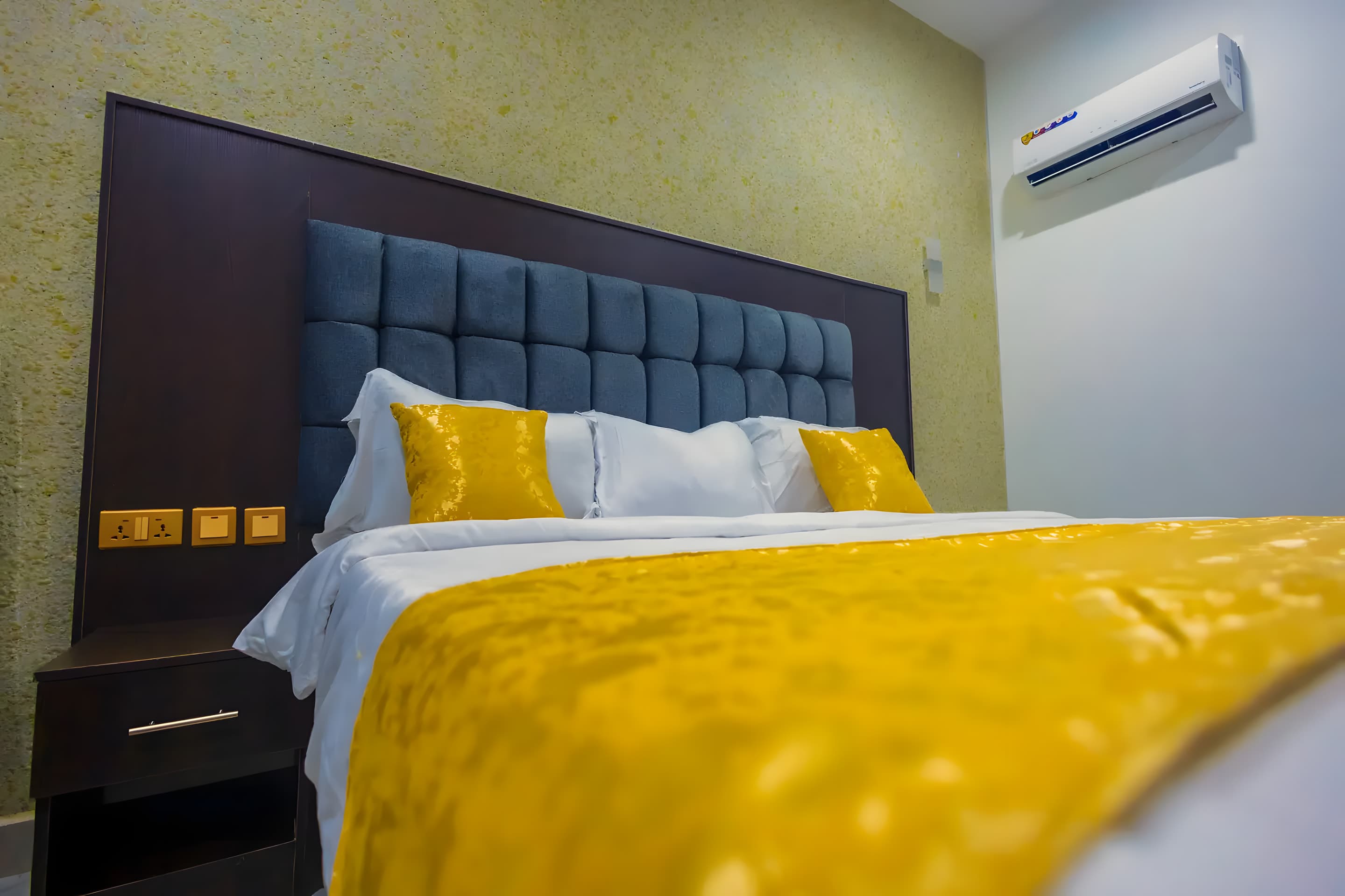Deluxe Room at Diplomat Enclave Suites with an ensuite bathroom