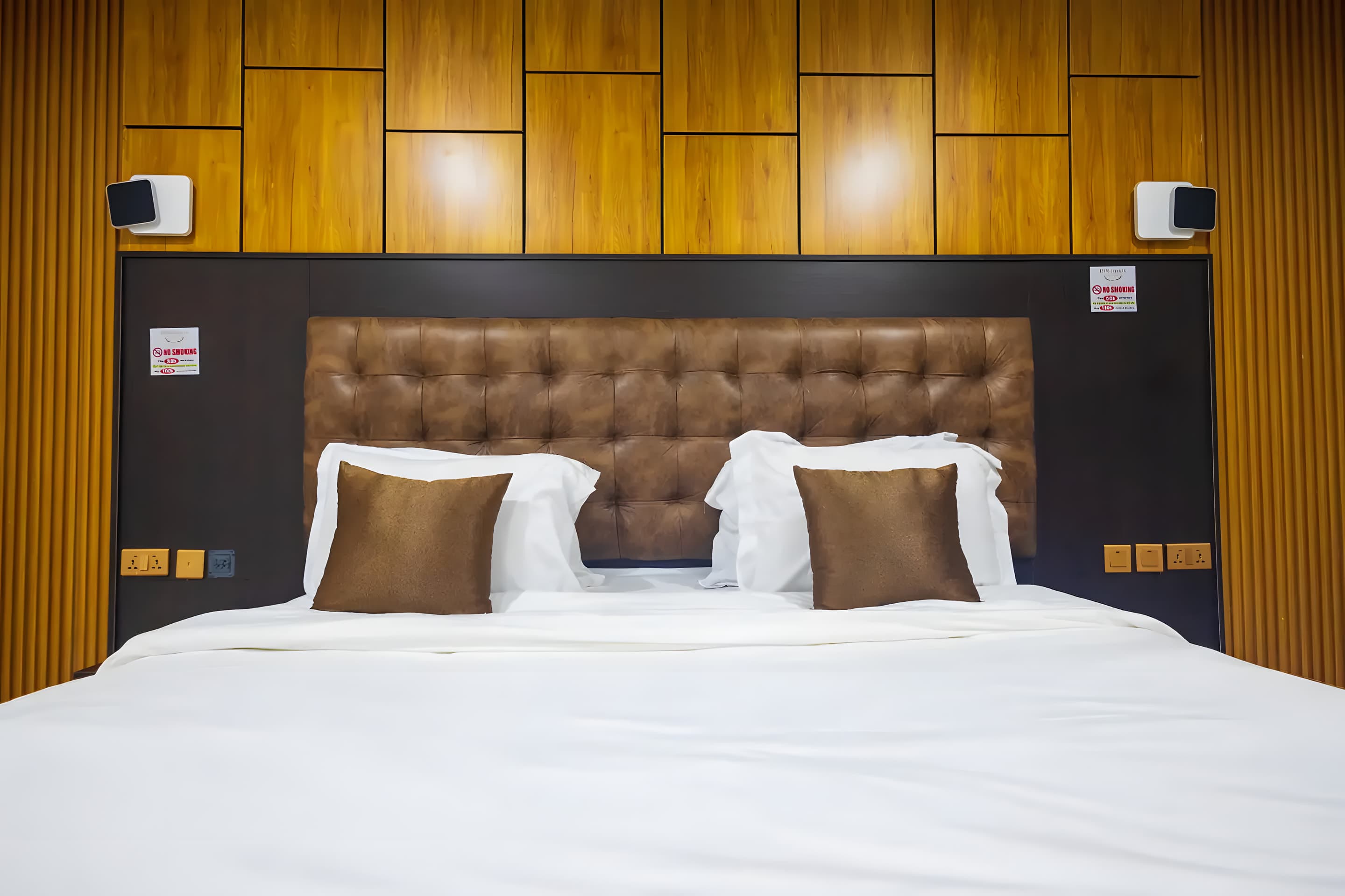 Deluxe Room at Diplomat Enclave Suites with a city view
