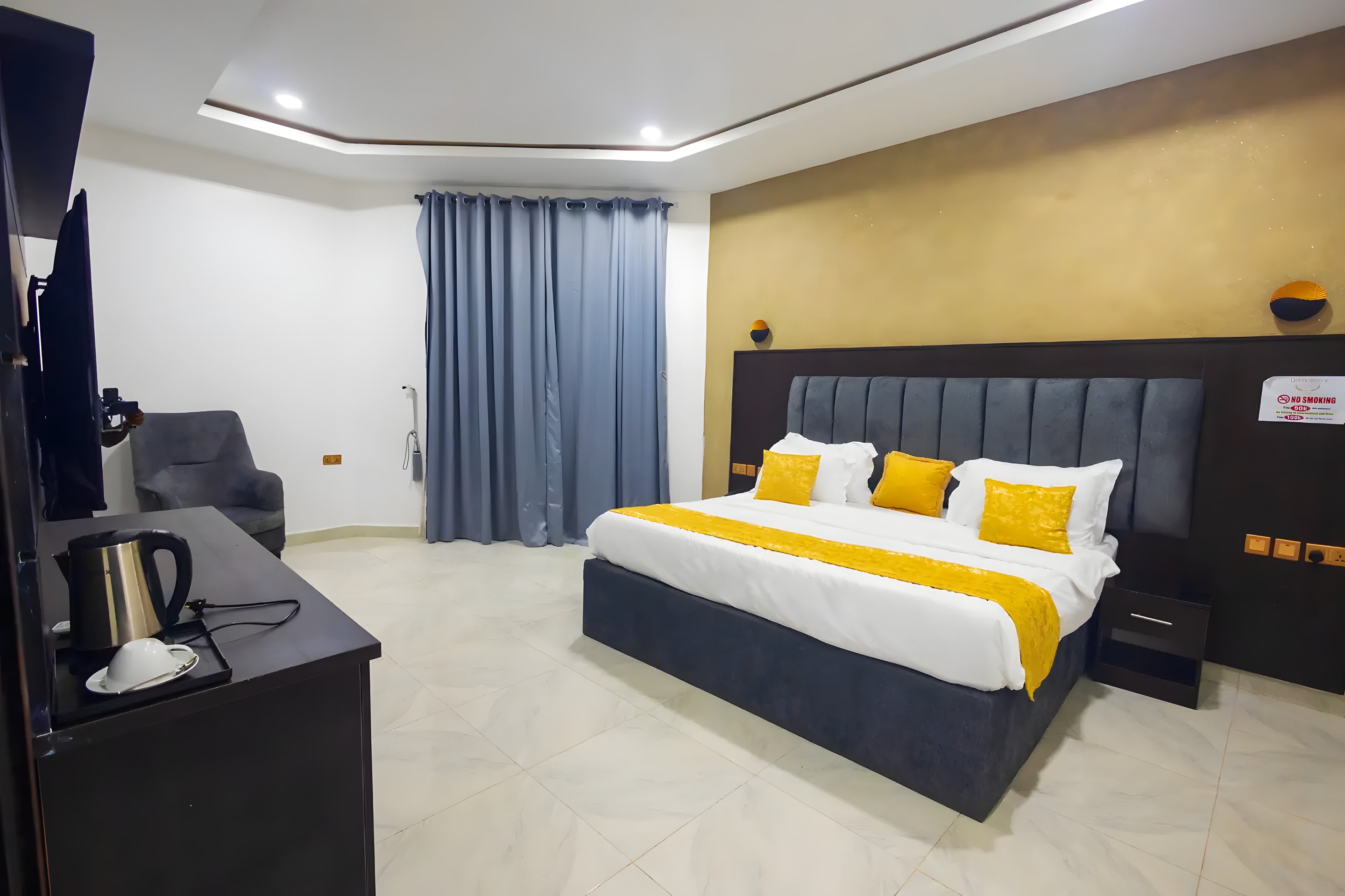 Deluxe Room at Diplomat Enclave Suites with air conditioning and work space